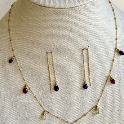 Necklace and earrings with sapphires by Lana Potels